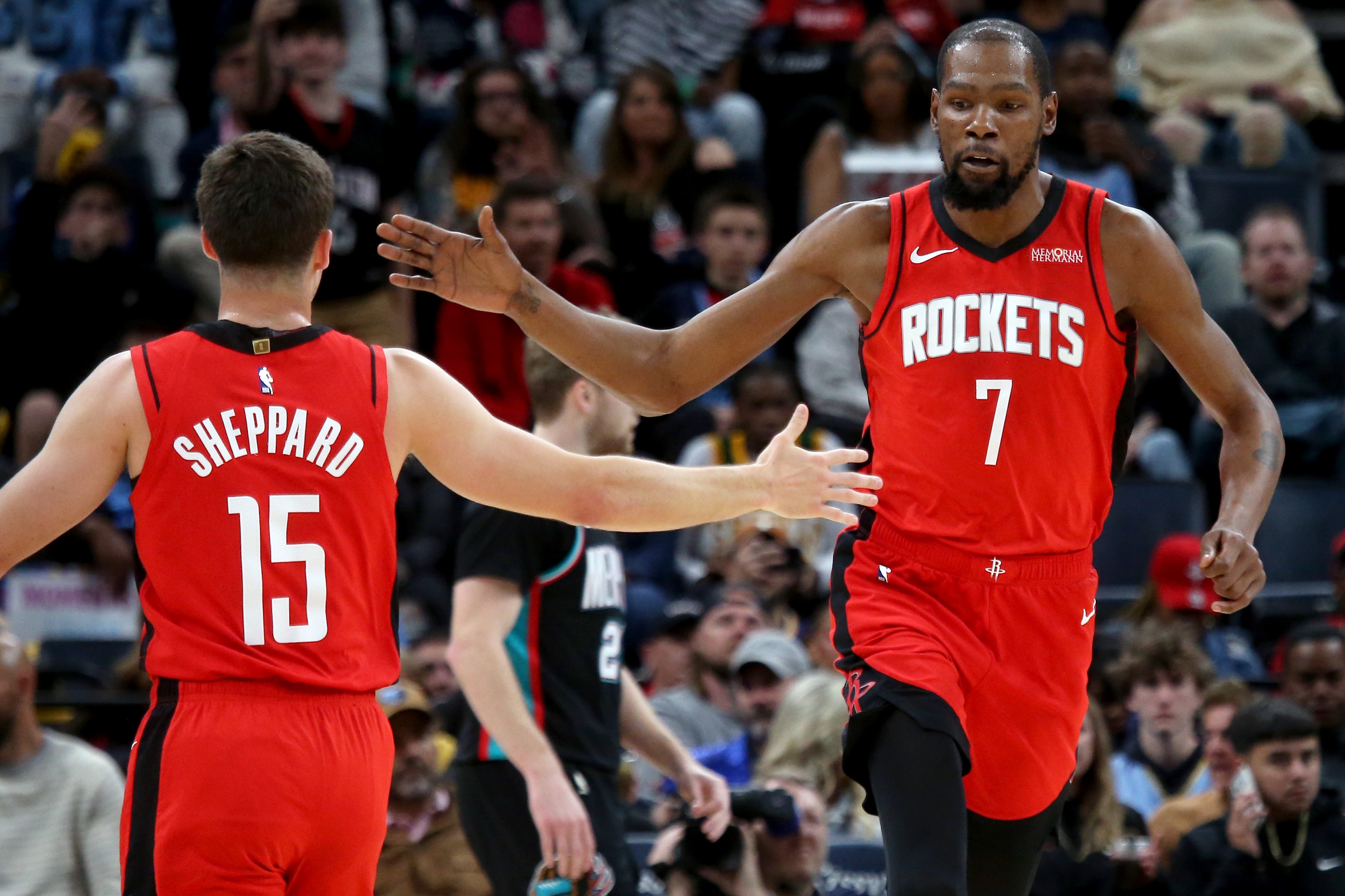 真人官方网站-17分大胜！火媒：近期最佳胜利 KD延续最佳阵赛季 申京默默砍两双